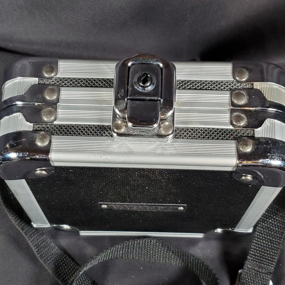 Vaultz CD Case - Picture 3 of 6